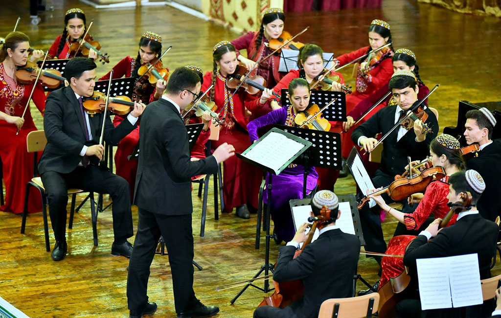 Music by Mamed Guseynov on Turkmen Stage 