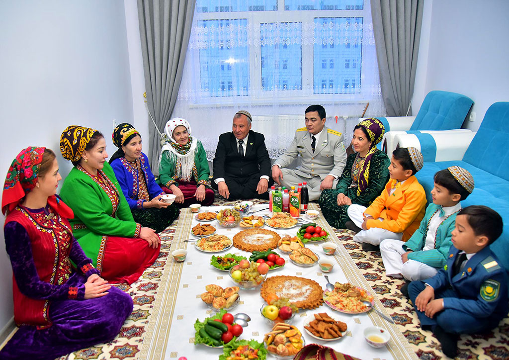 Families of personnel of police departments of Lebap Velayat celebrate housewarming