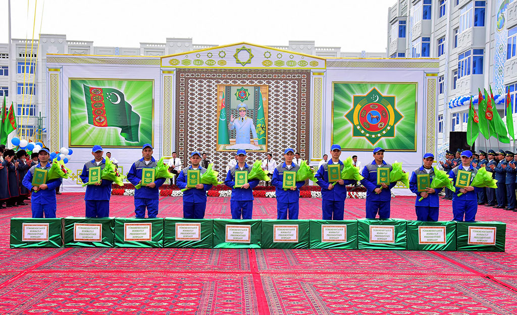 Families of personnel of police departments of Lebap Velayat celebrate housewarming