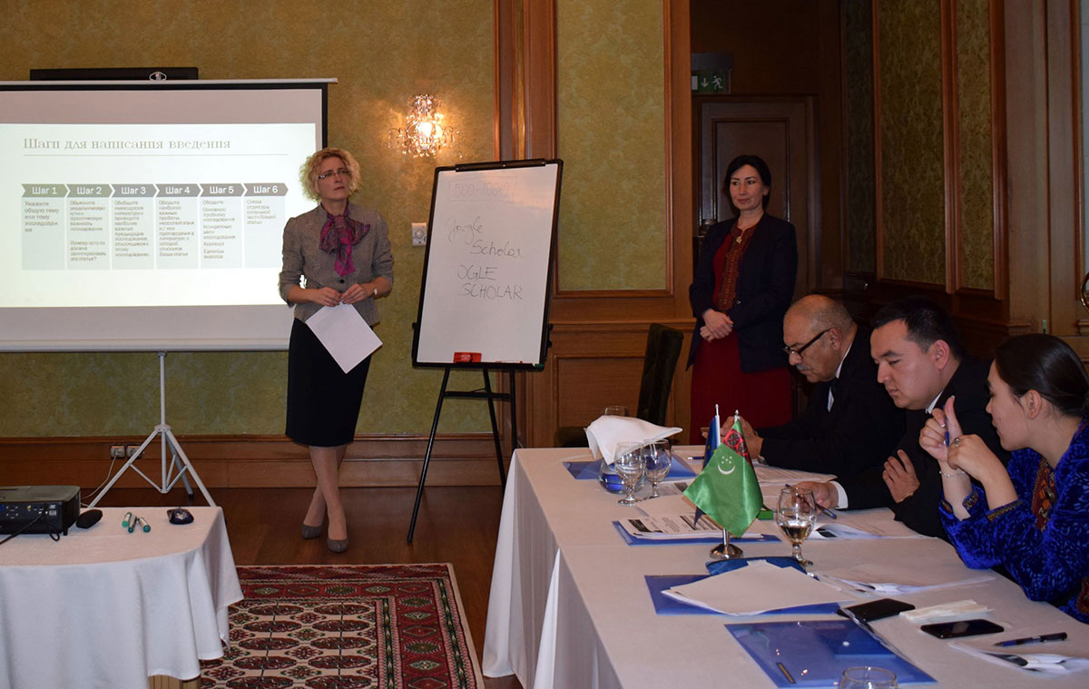 Professor of University of Twente presents innovations in the human resource management system and university education