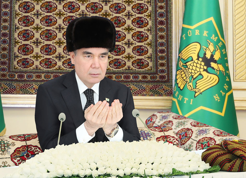 Türkmenistanyň Prezidenti Lebap welaýatynda gurlan metjidiň açylyş dabarasyna gatnaşdy