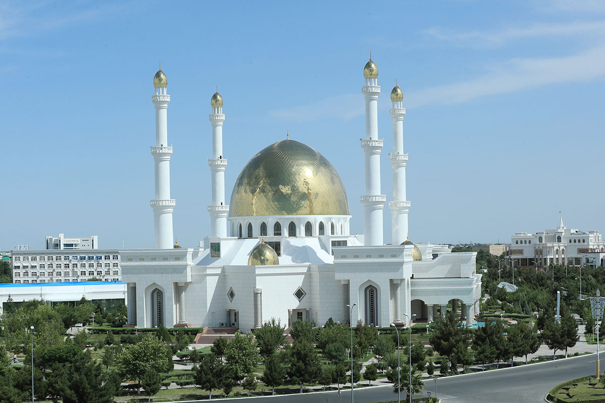 Working trip of the President of Turkmenistan to Mary: ‘sadaka’ in mosque and session of the Government