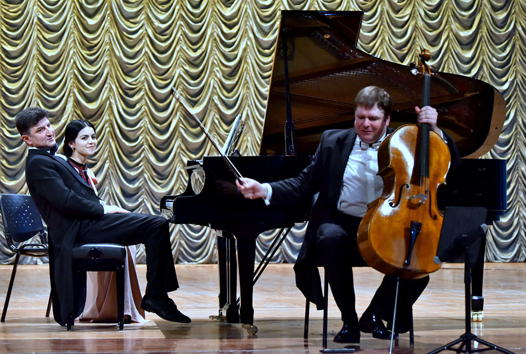 Cellist Aleksey Vasiliev and Pianist Vladimir Mkrtumov Present Musical Tribute to Great Victory