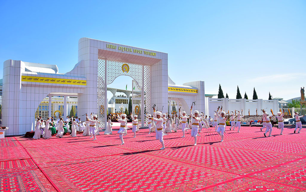 The best jockeys of the country take part in races