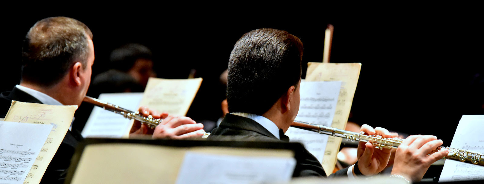 Konserwatoriýanyň Uly zalynda uruş ýyllarynyň aýdymlary ýaňlandy
