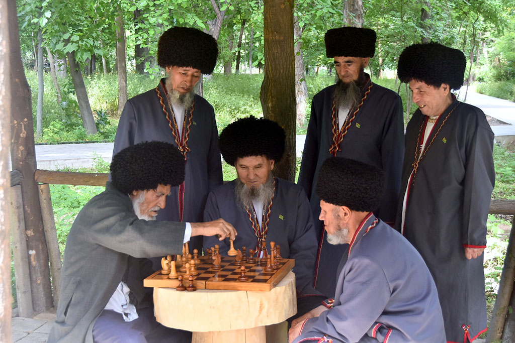 Green island in the heart of White city: New Life of Ashgabat botanic garden 