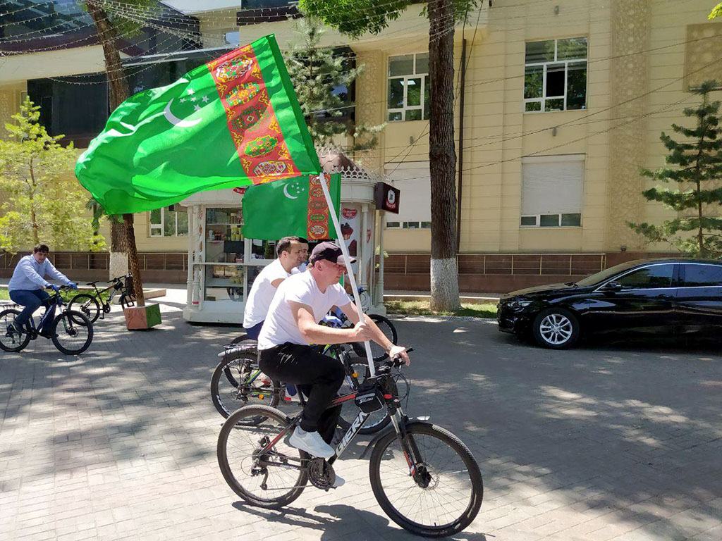 В Анкаре, Париже и Ташкенте прошли мероприятия, организованные по случаю Всемирного дня велосипеда 