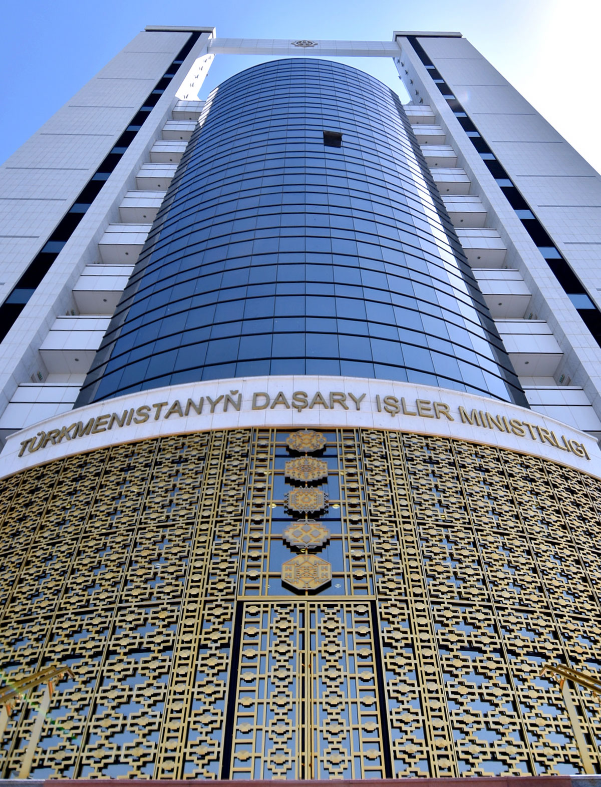 Комплексные меры по противодействию пандемии COVID-19 – тема брифинга в МИД