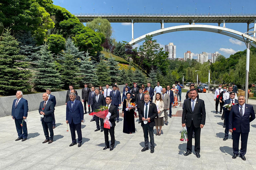 Flower laying ceremony to the Monument of Magtumguly Fragi takes place in Ankara