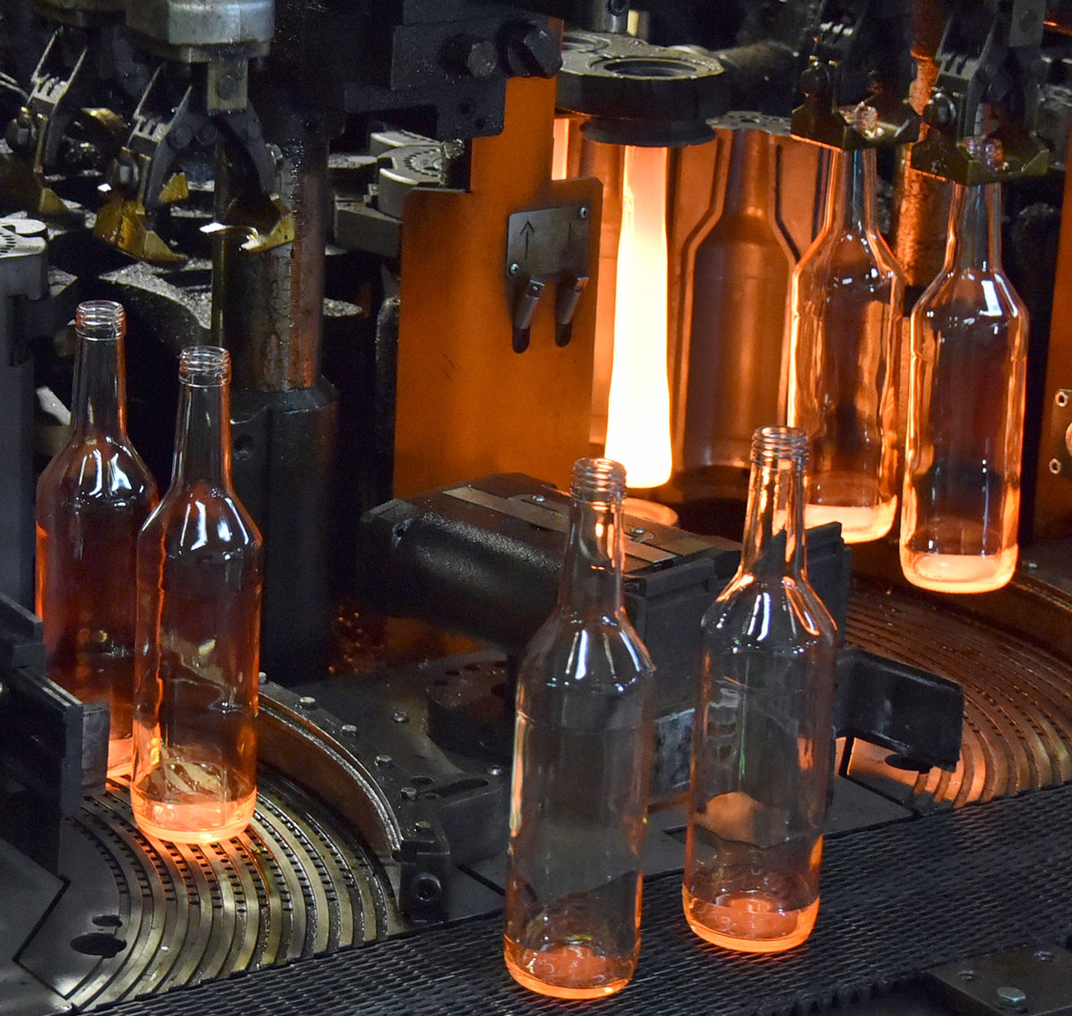 Türkmen aýna önümleri facility develops production of 35 varieties of glassware