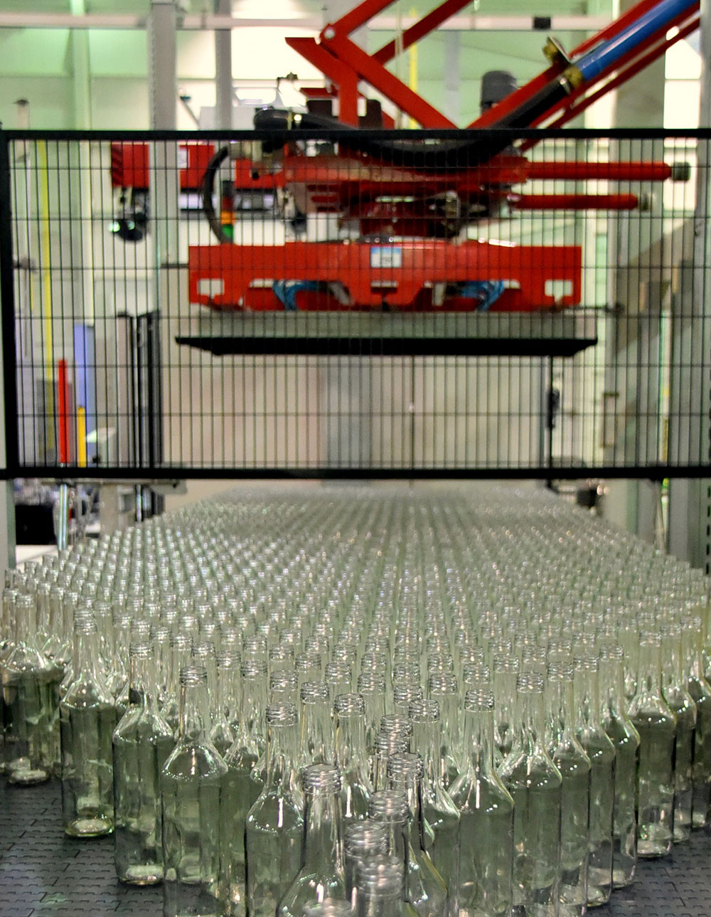 Türkmen aýna önümleri facility develops production of 35 varieties of glassware
