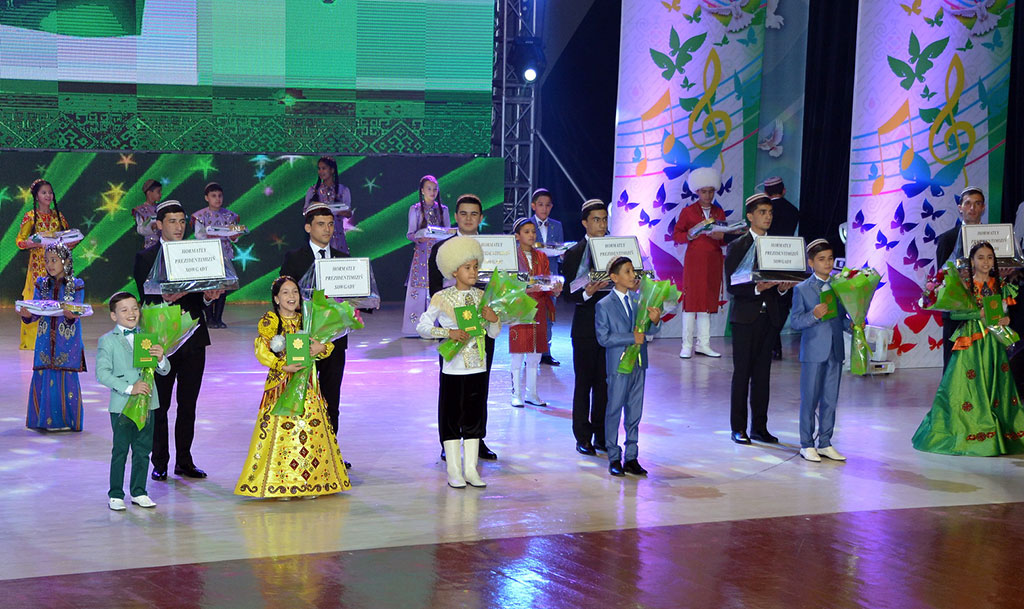 Final of national contest of young singers is held 