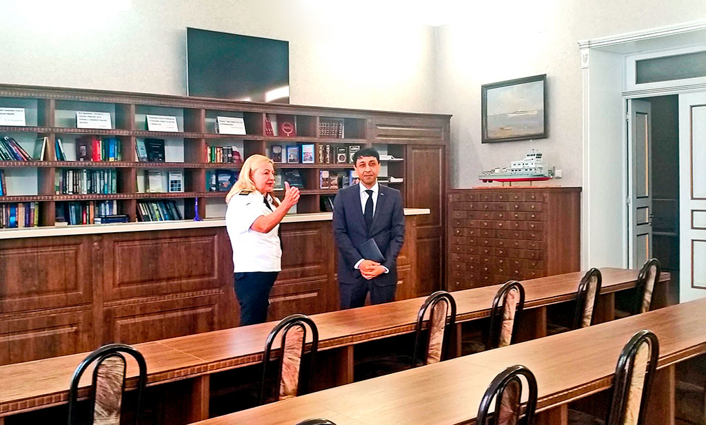 Türkmenistanyň Astrahandaky konsuly Kaspi deňiz we derýa  ulaglary institutynda duşuşyk geçirdi