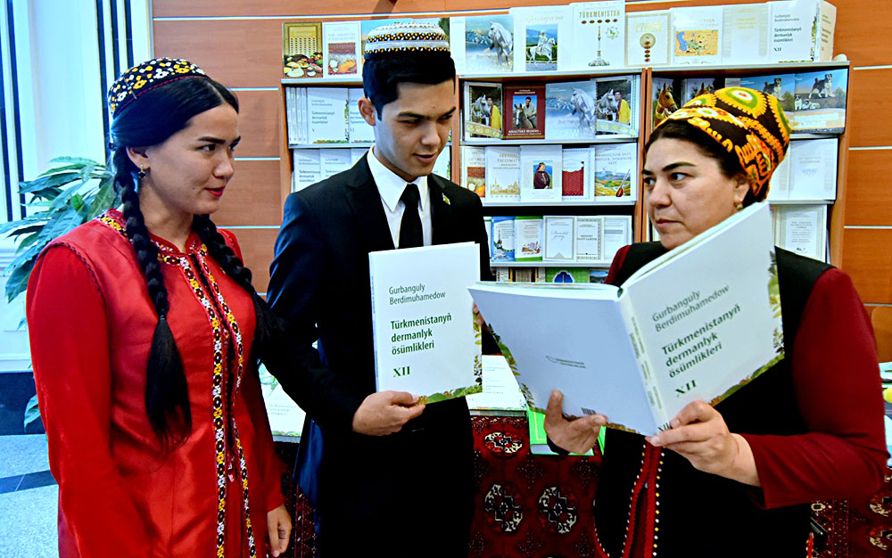 Presentation of the 12th volume of medicinal flora encyclopedia takes place