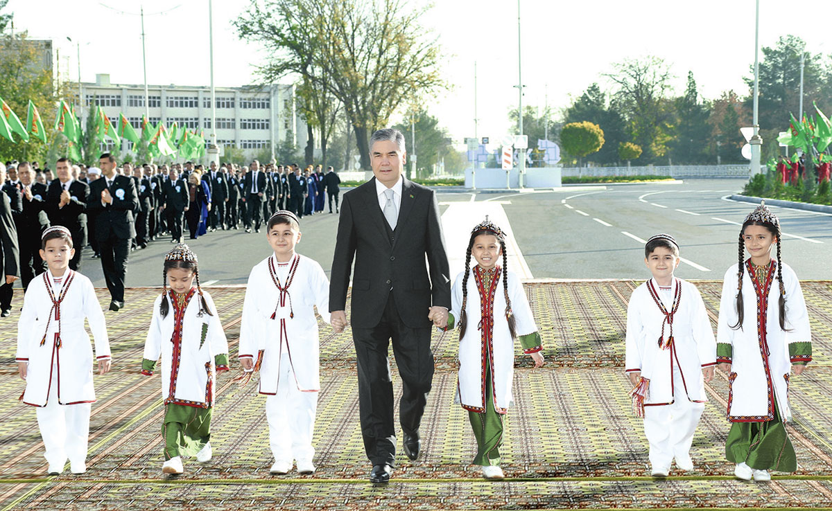 Türkmenistanyň Prezidenti paýtagtymyzda täze binalar toplumynyň açylyş dabarasyna gatnaşdy