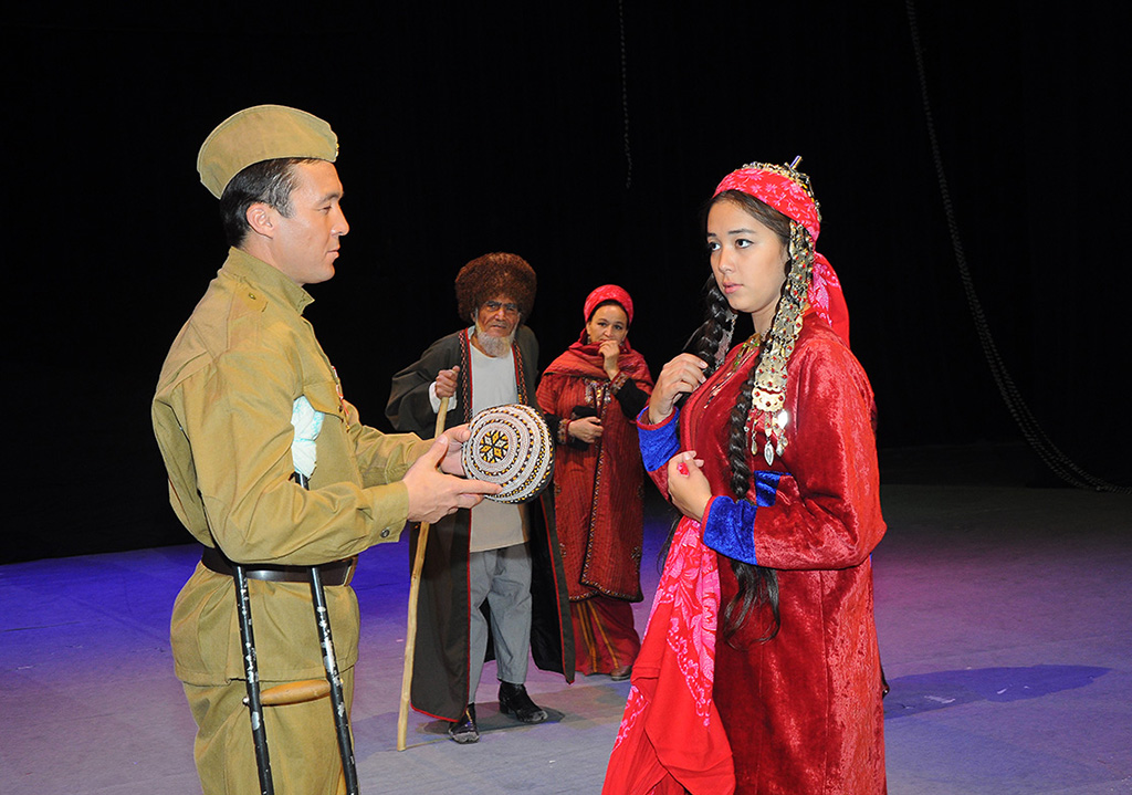 Baş drama teatry: aktýor bütin ömrüne öwrenip ýörmeli