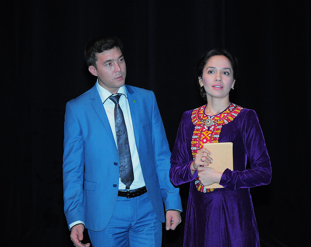 Baş drama teatry: aktýor bütin ömrüne öwrenip ýörmeli