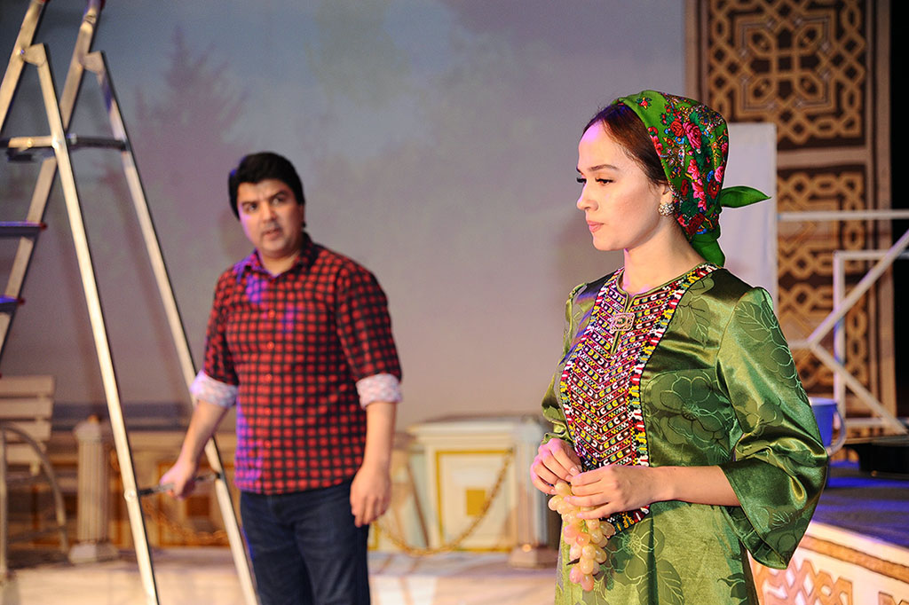 Baş drama teatry: bagty gelen Şemşat Kasymowa 