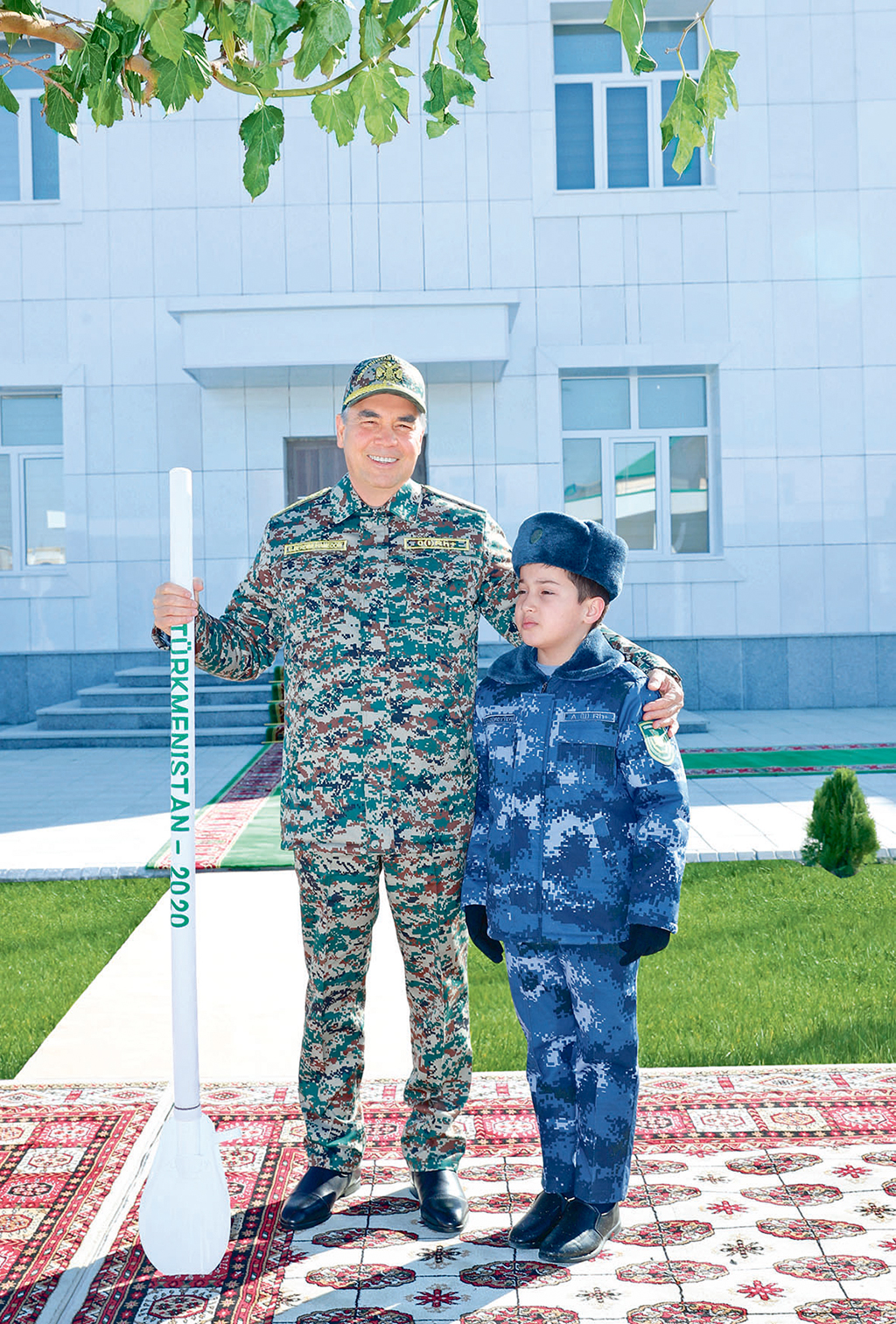 Milli Liderimiz Döwlet howpsuzlyk geňeşiniň mejlisini geçirdi hem-de ýaşaýyş jaý toplumyny açdy