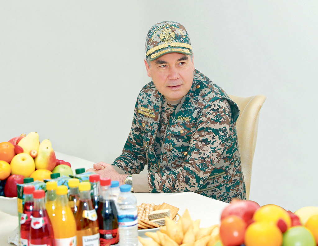 Milli Liderimiz Döwlet howpsuzlyk geňeşiniň mejlisini geçirdi hem-de ýaşaýyş jaý toplumyny açdy