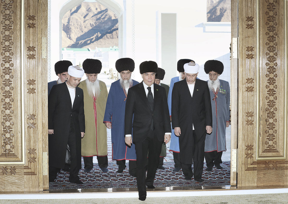 Hormatly Prezidentimiz  Gurbanguly Berdimuhamedow  Balkan welaýatynyň baş metjidiniň  açylyşyna gatnaşdy