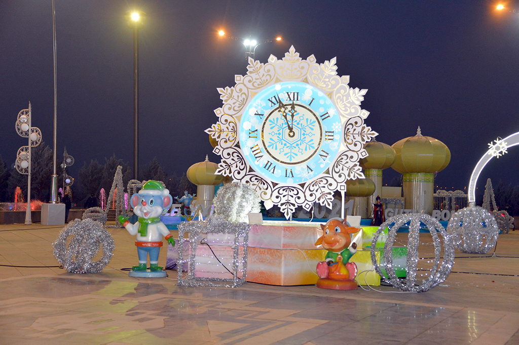 New Year’s Trees in Turkmenistan sparkle with lights